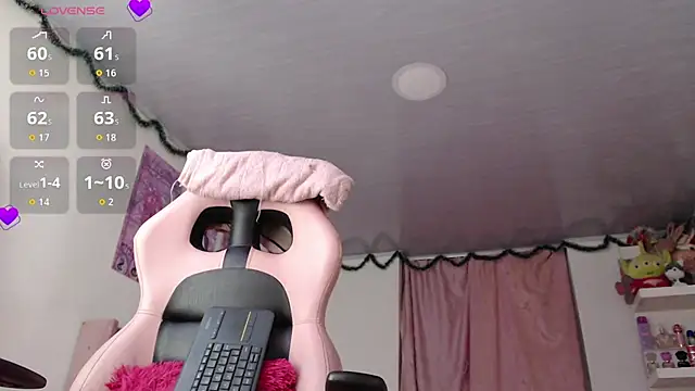 Snapshot of violett_brown9 chatting on July 3, 6:53 am violett brown9 online show from July 3, 6:53 am