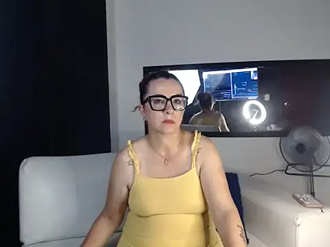 liss curly online show from February 11, 2:05 am