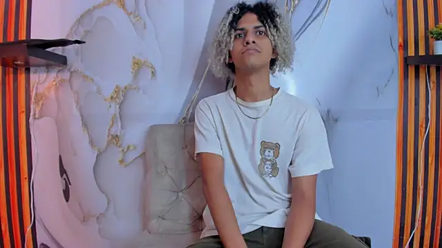 Victor LatinBoy online show from December 20, 6:48 pm