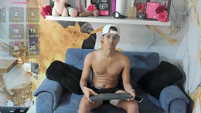 Victor LatinBoy online show from February 22, 2:56 am