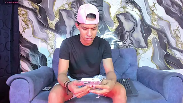 Victor LatinBoy online show from May 7, 11:59 am