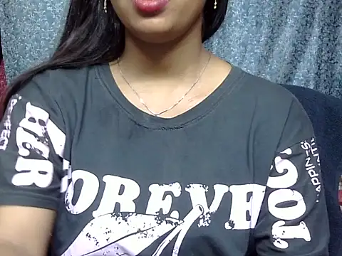 cute Dirty Diva online show from May 18, 5:13 am