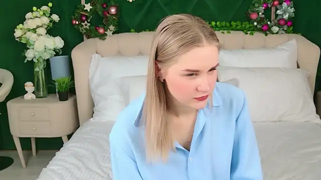 Snapshot of Molly_Voss chatting on January 14, 4:34 pm Molly Voss online show from January 14, 4:34 pm