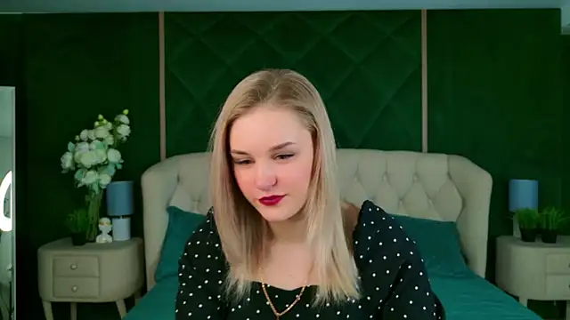 Snapshot of Molly_Voss chatting on February 13, 2:57 pm Molly Voss online show from February 13, 2:57 pm