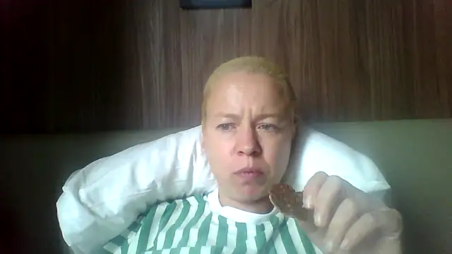 jennyblondeuk online show from April 12, 2:11 pm