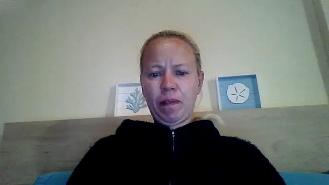 jennyblondeuk online show from May 6, 9:31 pm