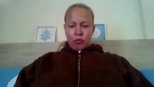 jennyblondeuk online show from May 7, 4:23 pm