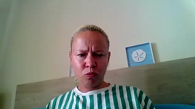 jennyblondeuk online show from May 10, 1:49 pm