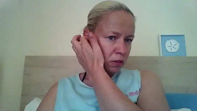jennyblondeuk online show from May 13, 3:42 pm