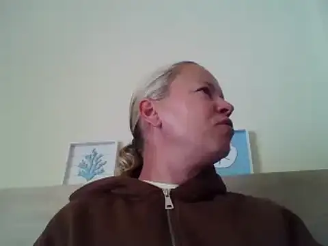 jennyblondeuk online show from May 17, 5:20 pm