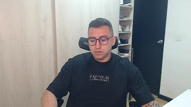 Snapshot of DanteVesper chatting on March 10, 1:32 am DanteVesper online show from March 10, 1:32 am