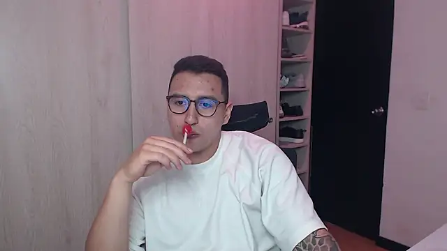 Snapshot of DanteVesper chatting on March 19, 4:05 am DanteVesper online show from March 19, 4:05 am