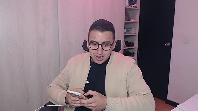 Snapshot of DanteVesper chatting on March 21, 1:43 am DanteVesper online show from March 21, 1:43 am