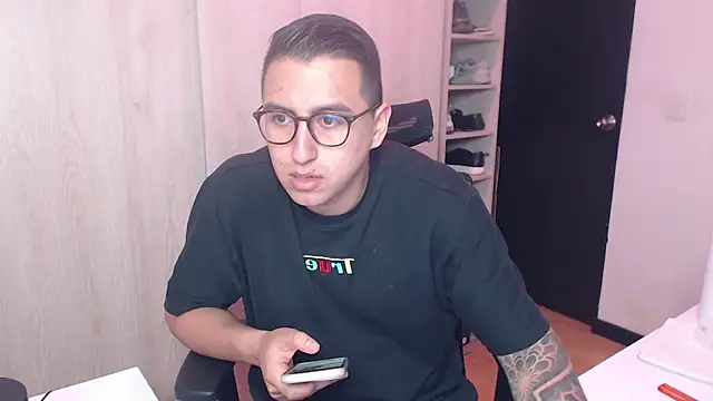 Snapshot of DanteVesper chatting on March 24, 1:54 am DanteVesper online show from March 24, 1:54 am