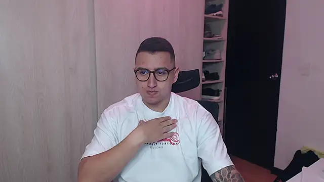 Snapshot of DanteVesper chatting on March 25, 2:28 am DanteVesper online show from March 25, 2:28 am