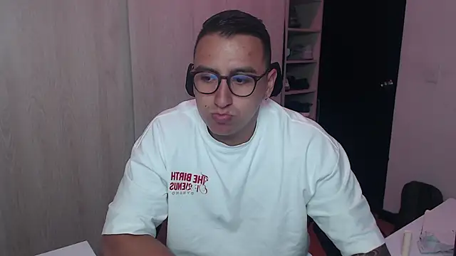 Snapshot of DanteVesper chatting on March 31, 2:46 am DanteVesper online show from March 31, 2:46 am