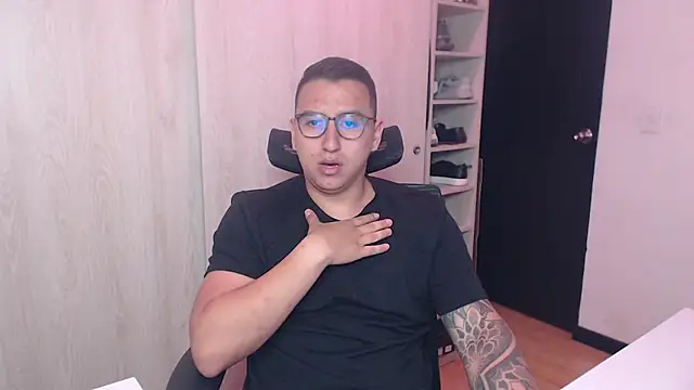 Snapshot of DanteVesper chatting on April 1, 3:29 am DanteVesper online show from April 1, 3:29 am