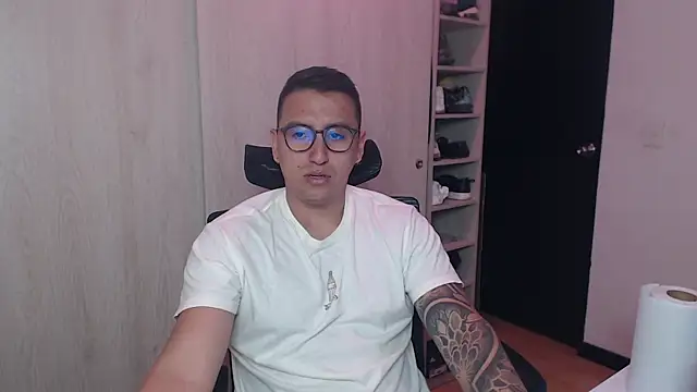 Snapshot of DanteVesper chatting on April 3, 2:42 am DanteVesper online show from April 3, 2:42 am