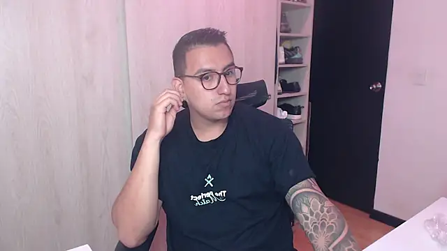 Snapshot of DanteVesper chatting on April 7, 3:07 am DanteVesper online show from April 7, 3:07 am