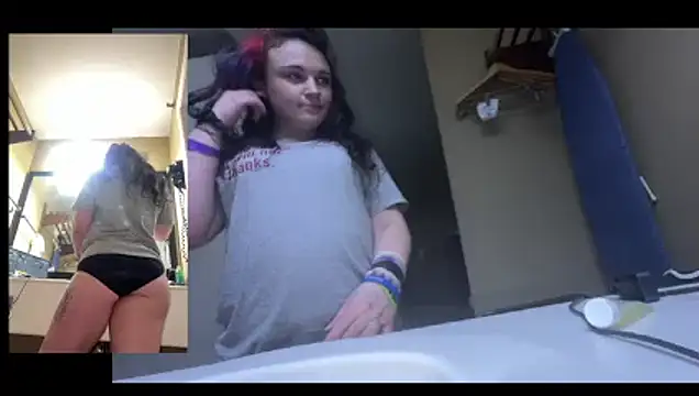 Snapshot of pickl3banditz chatting on April 20, 1:58 pm pickl3banditz online show from April 20, 1:58 pm