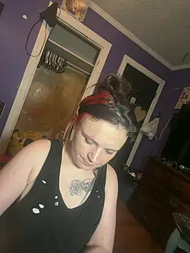 Snapshot of pickl3banditz chatting on May 21, 12:56 pm pickl3banditz online show from May 21, 12:56 pm