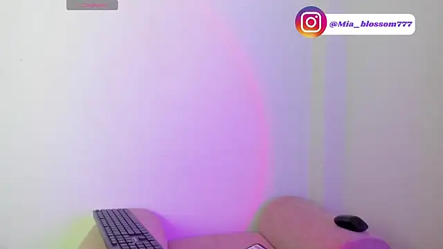 Mia Blossoml   online show from March 9, 8:57 pm