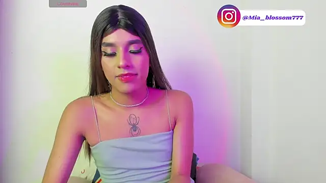 Mia Blossoml   online show from April 1, 8:26 am