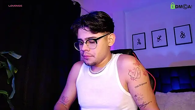 Snapshot of isaac_saenzs chatting on February 1, 12:42 am isaac saenzs online show from February 1, 12:42 am