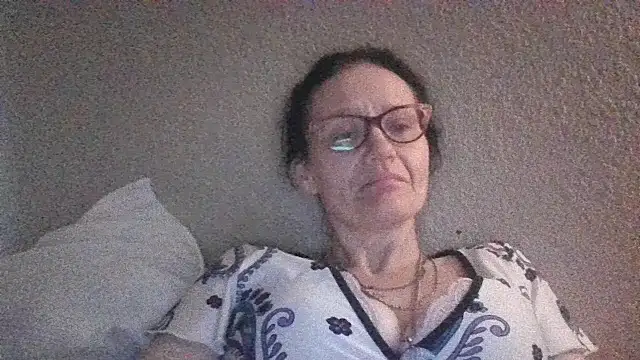 CrownedCuppa online show from April 8, 9:15 pm