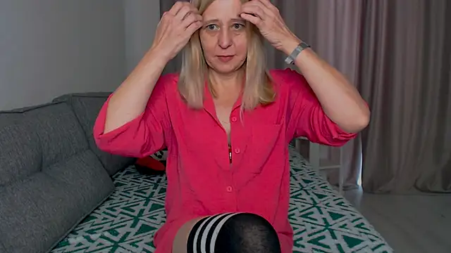 MiLenaMilf online show from January 14, 7:58 am