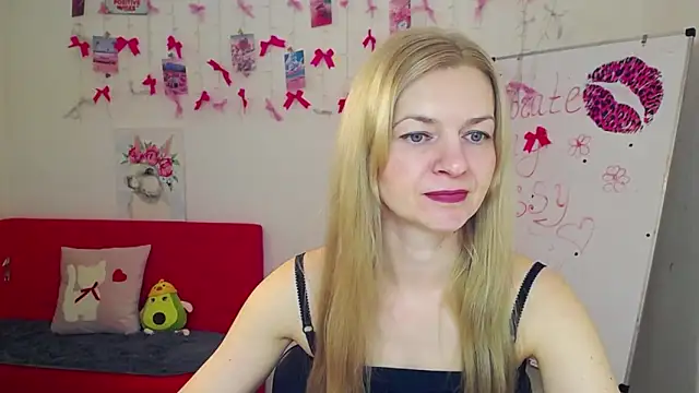 MelissaTyler online show from May 6, 11:15 am
