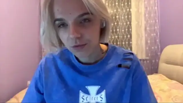 Snapshot of Scarlet_cat chatting on December 23, 9:07 am Scarlet cat online show from December 23, 9:07 am