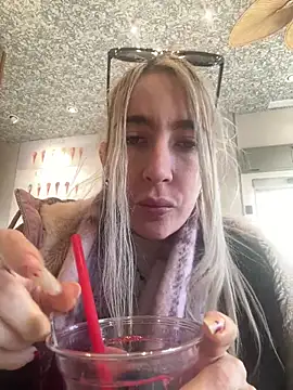 Snapshot of BarbieBlondieGirl chatting on December 22, 3:53 pm BarbieBlondieGirl online show from December 22, 3:53 pm