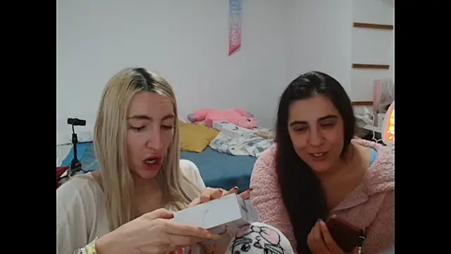 Snapshot of BarbieBlondieGirl chatting on January 9, 12:46 am BarbieBlondieGirl online show from January 9, 12:46 am