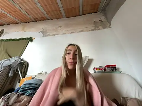 Snapshot of BarbieBlondieGirl chatting on January 9, 12:52 pm BarbieBlondieGirl online show from January 9, 12:52 pm