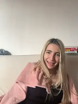 Snapshot of BarbieBlondieGirl chatting on January 11, 11:26 am BarbieBlondieGirl online show from January 11, 11:26 am