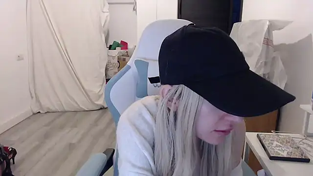 Snapshot of BarbieBlondieGirl chatting on February 18, 6:04 pm BarbieBlondieGirl online show from February 18, 6:04 pm