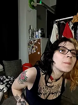 whatevaandissues online show from April 13, 12:05 am