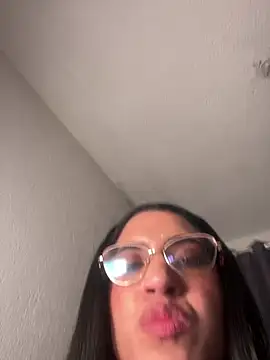 Snapshot of ValentinaEvanz chatting on June 21, 6:32 pm ValentinaEvanz online show from June 21, 6:32 pm