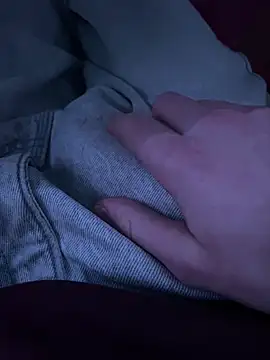 Snapshot of LittleGuy_2007 chatting on February 9, 9:19 pm LittleGuy 2007 online show from February 9, 9:19 pm