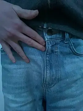 Snapshot of LittleGuy_2007 chatting on February 13, 9:44 pm LittleGuy 2007 online show from February 13, 9:44 pm