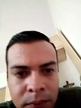 soytorres92 online show from May 14, 7:09 pm