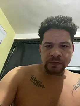 Snapshot of Dominicanobb chatting on May 1, 7:35 am Dominicanobb online show from May 1, 7:35 am