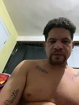 Snapshot of Dominicanobb chatting on May 3, 7:58 am Dominicanobb online show from May 3, 7:58 am