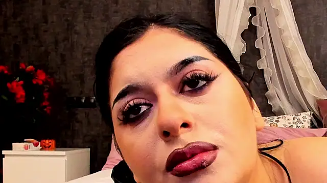 NayaNoirX online show from February 6, 7:06 pm