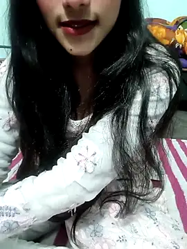 Snapshot of Yours-Zeenat chatting on January 11, 5:56 am Yours-Zeenat online show from January 11, 5:56 am