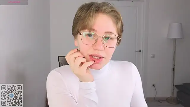 Snapshot of starsonthesky chatting on February 3, 7:13 am starsonthesky online show from February 3, 7:13 am