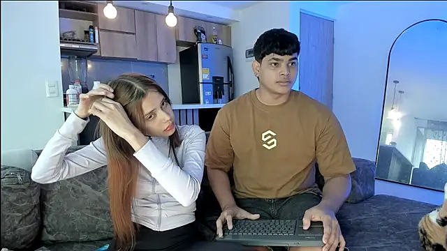 Snapshot of Nicole_and_thiago1 chatting on January 10, 9:41 pm Nicole and thiago1 online show from January 10, 9:41 pm