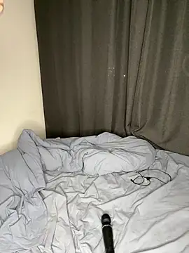 Snapshot of hey_shinyy chatting on December 22, 5:21 pm hey shinyy online show from December 22, 5:21 pm