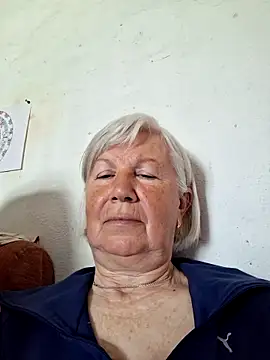 KlaudiaDarling online show from May 4, 8:10 am